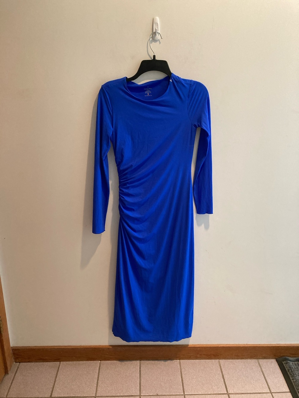 Sweaty Betty Royal Blue Long Sleeve Ruched Midi Dress
Pit. 14” length 47” size 4